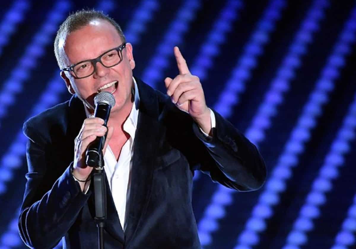 Gigi D’Alessio conquista ancora Piazza del Plebiscito: aggiunte due nuove date per settembre 2025